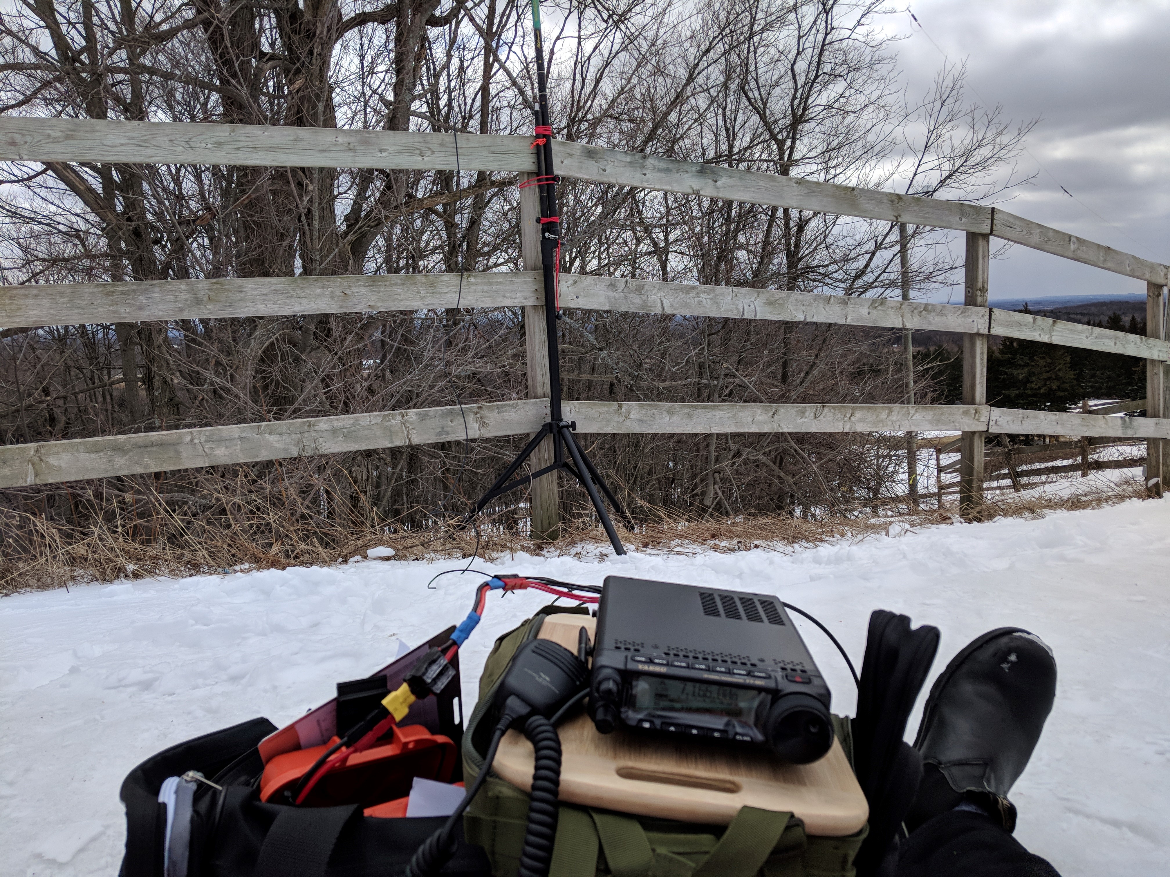 Antenna is a fishing pole with a wire element on a Tripod